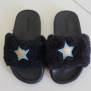Bebe fuzzy black sandals 9 10 kids
